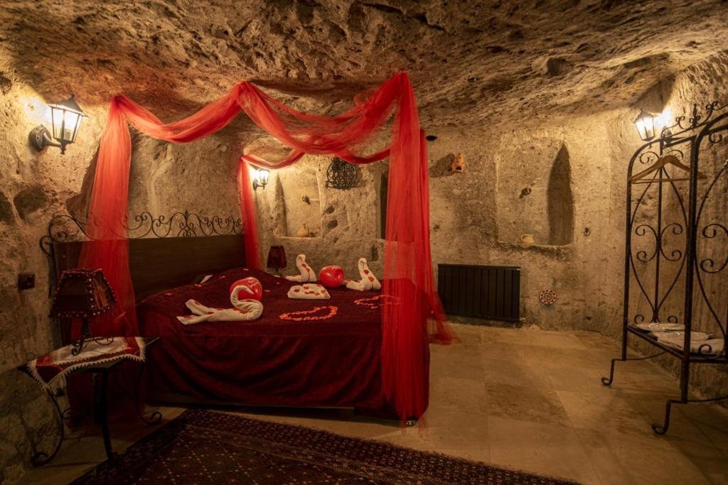 Guzelyurt Cappadocia Antique Gelveri Cave Hotel מראה חיצוני תמונה