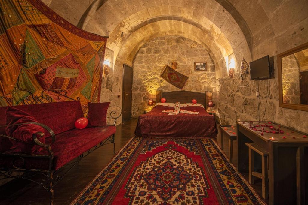 Guzelyurt Cappadocia Antique Gelveri Cave Hotel מראה חיצוני תמונה