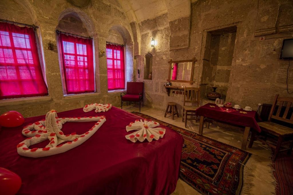 Guzelyurt Cappadocia Antique Gelveri Cave Hotel מראה חיצוני תמונה