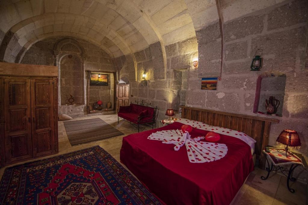 Guzelyurt Cappadocia Antique Gelveri Cave Hotel מראה חיצוני תמונה